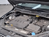 Personenauto, volkswagen, golf sportsvan - afbeelding 32 van  47