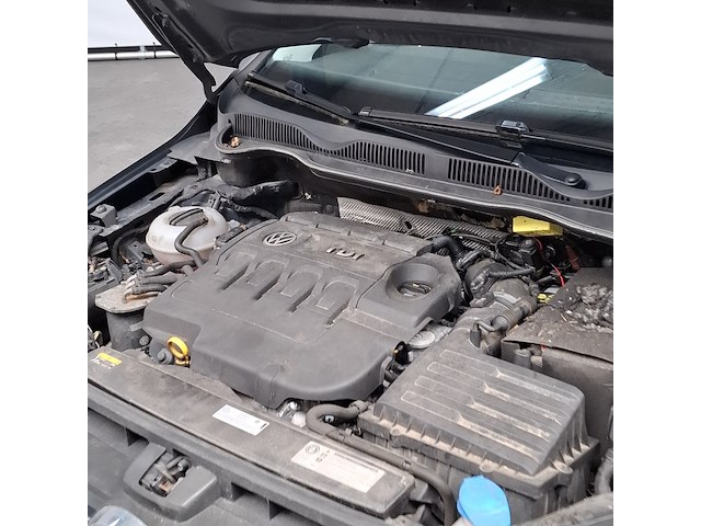 Personenauto, volkswagen, golf sportsvan - afbeelding 33 van  47