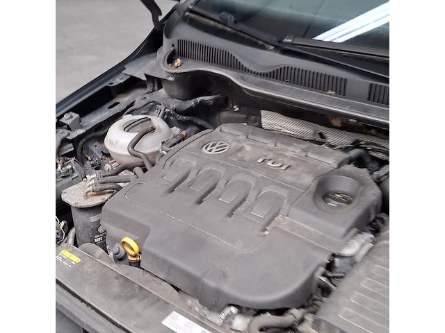 Personenauto, volkswagen, golf sportsvan - afbeelding 35 van  47