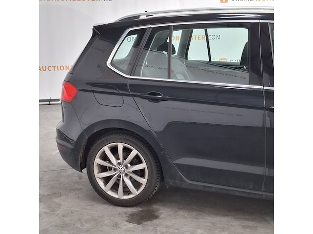 Personenauto, volkswagen, golf sportsvan - afbeelding 43 van  47