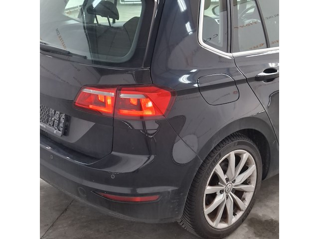 Personenauto, volkswagen, golf sportsvan - afbeelding 44 van  47