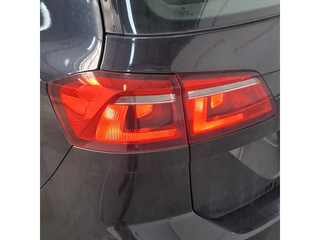 Personenauto, volkswagen, golf sportsvan - afbeelding 46 van  47