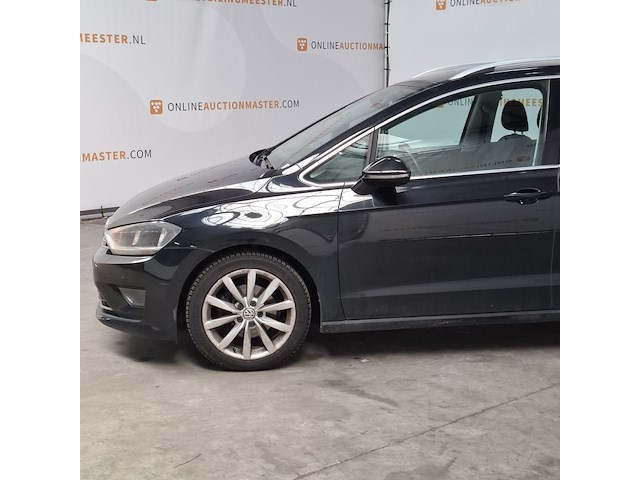 Personenauto, volkswagen, golf sportsvan - afbeelding 47 van  47