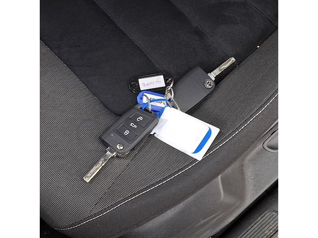 Personenauto, volkswagen, golf sportsvan - afbeelding 14 van  52