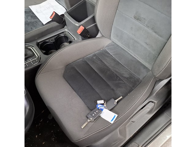 Personenauto, volkswagen, golf sportsvan - afbeelding 15 van  52