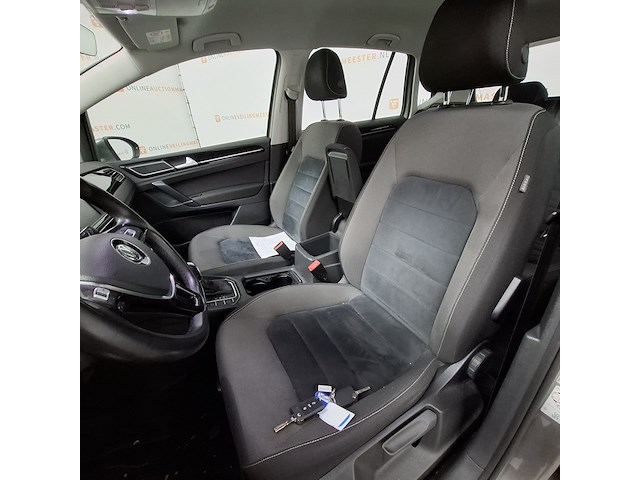 Personenauto, volkswagen, golf sportsvan - afbeelding 16 van  52