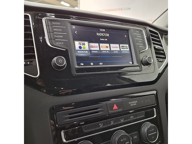 Personenauto, volkswagen, golf sportsvan - afbeelding 20 van  52