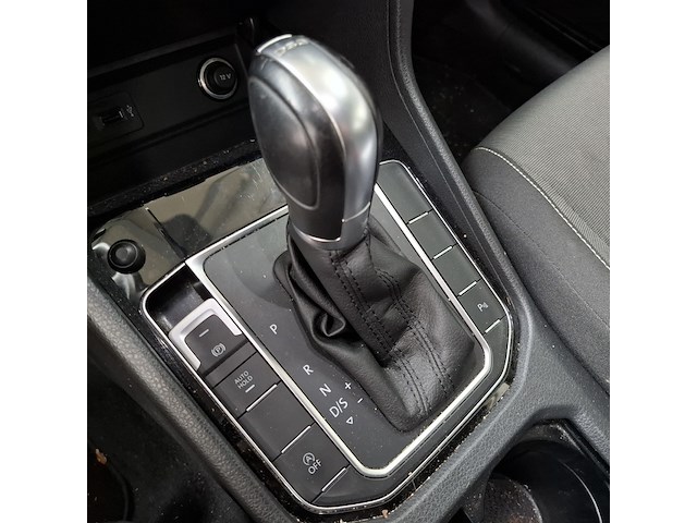 Personenauto, volkswagen, golf sportsvan - afbeelding 22 van  52