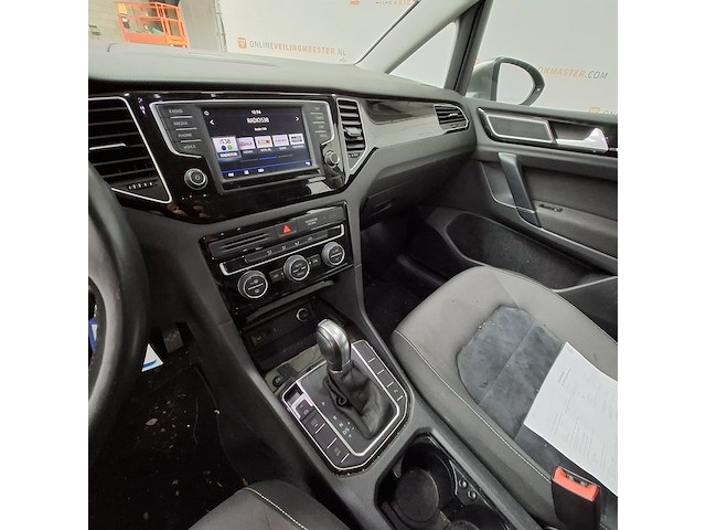 Personenauto, volkswagen, golf sportsvan - afbeelding 24 van  52