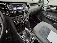 Personenauto, volkswagen, golf sportsvan - afbeelding 24 van  52