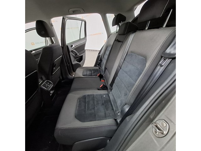 Personenauto, volkswagen, golf sportsvan - afbeelding 26 van  52