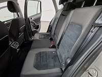 Personenauto, volkswagen, golf sportsvan - afbeelding 26 van  52