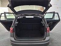 Personenauto, volkswagen, golf sportsvan - afbeelding 27 van  52