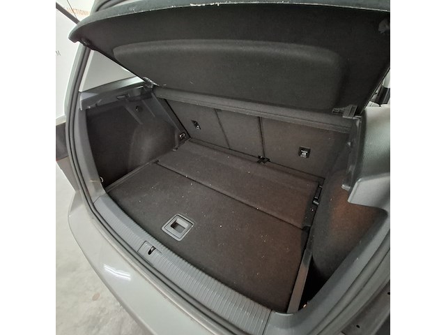 Personenauto, volkswagen, golf sportsvan - afbeelding 28 van  52