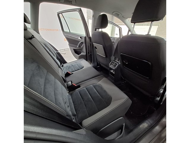 Personenauto, volkswagen, golf sportsvan - afbeelding 29 van  52