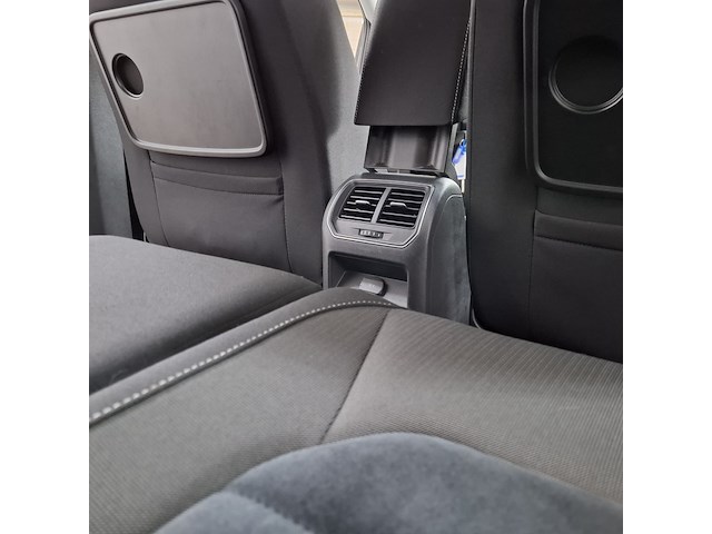 Personenauto, volkswagen, golf sportsvan - afbeelding 30 van  52