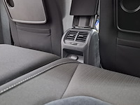 Personenauto, volkswagen, golf sportsvan - afbeelding 30 van  52