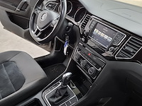 Personenauto, volkswagen, golf sportsvan - afbeelding 31 van  52