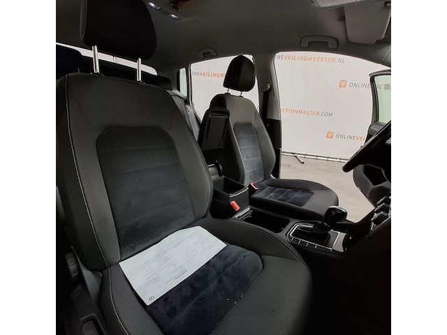 Personenauto, volkswagen, golf sportsvan - afbeelding 32 van  52