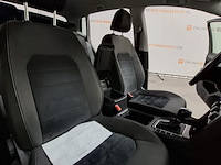 Personenauto, volkswagen, golf sportsvan - afbeelding 32 van  52