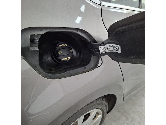 Personenauto, volkswagen, golf sportsvan - afbeelding 33 van  52