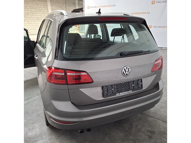 Personenauto, volkswagen, golf sportsvan - afbeelding 44 van  52