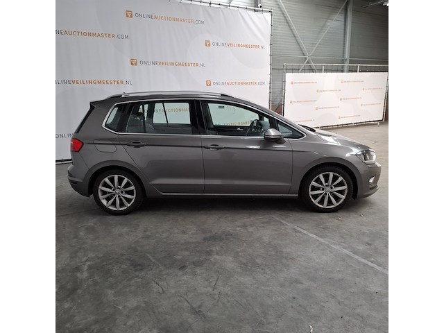 Personenauto, volkswagen, golf sportsvan - afbeelding 34 van  52