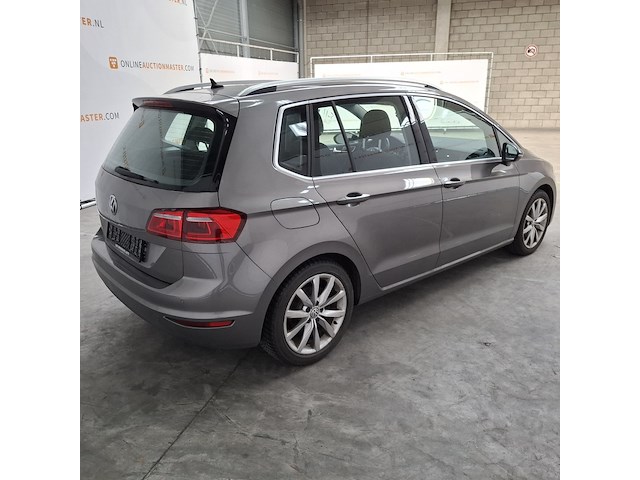 Personenauto, volkswagen, golf sportsvan - afbeelding 45 van  52