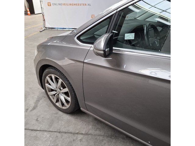 Personenauto, volkswagen, golf sportsvan - afbeelding 51 van  52