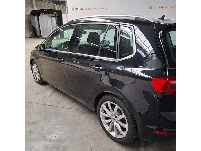 Personenauto, volkswagen, golf sportsvan - afbeelding 2 van  69