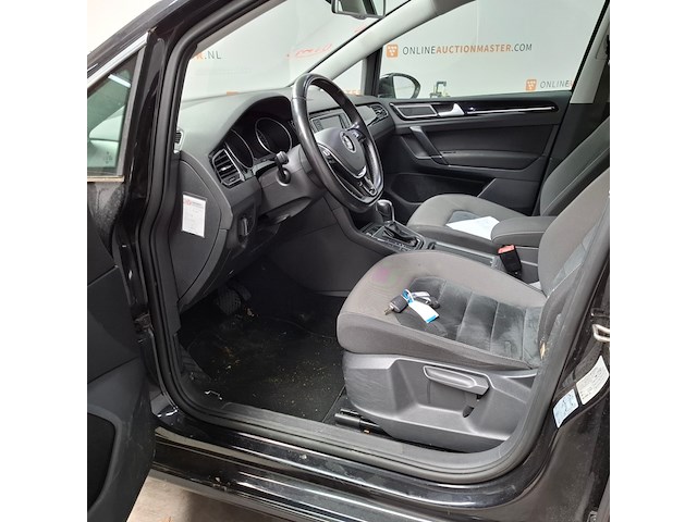 Personenauto, volkswagen, golf sportsvan - afbeelding 27 van  69