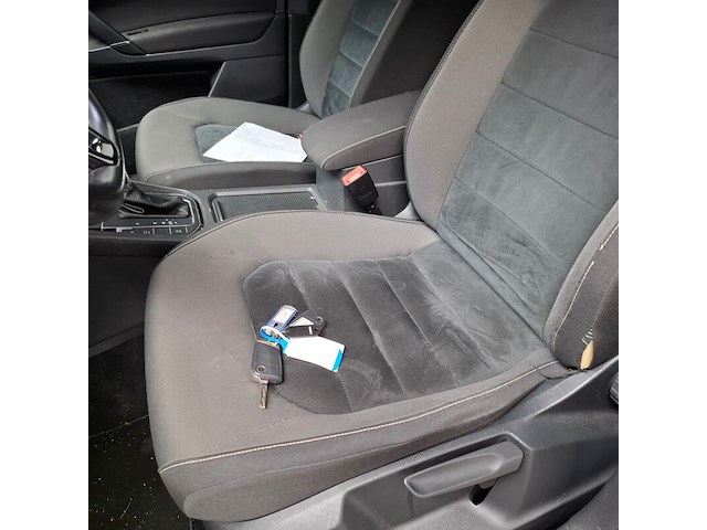 Personenauto, volkswagen, golf sportsvan - afbeelding 29 van  69