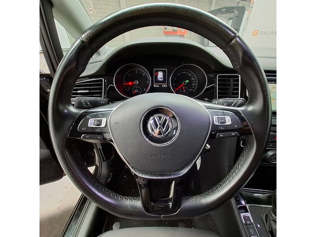 Personenauto, volkswagen, golf sportsvan - afbeelding 31 van  69