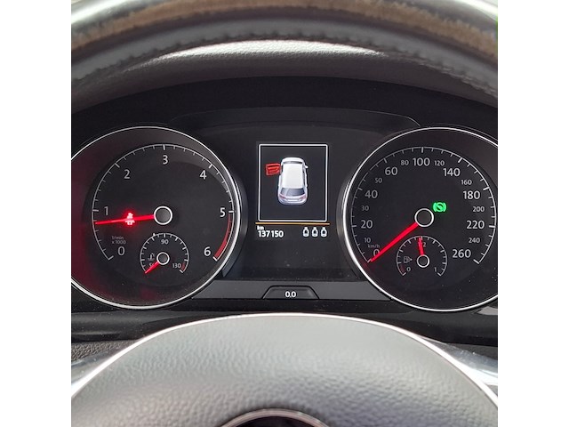 Personenauto, volkswagen, golf sportsvan - afbeelding 32 van  69