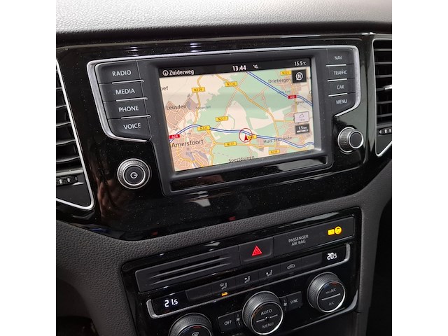 Personenauto, volkswagen, golf sportsvan - afbeelding 35 van  69
