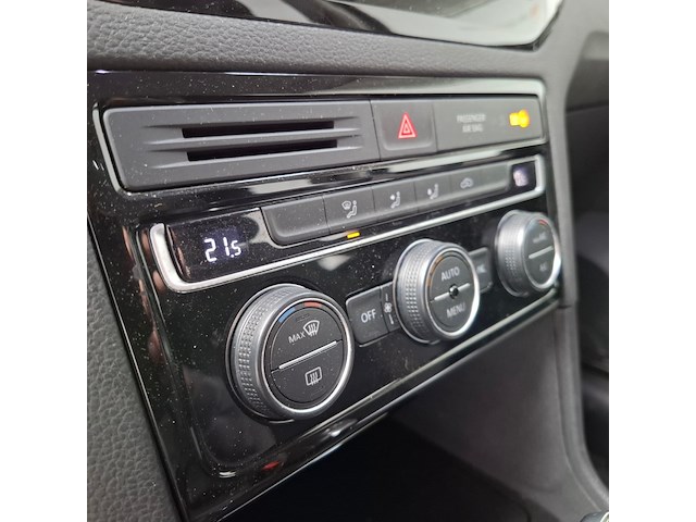 Personenauto, volkswagen, golf sportsvan - afbeelding 36 van  69