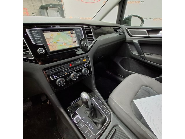 Personenauto, volkswagen, golf sportsvan - afbeelding 38 van  69