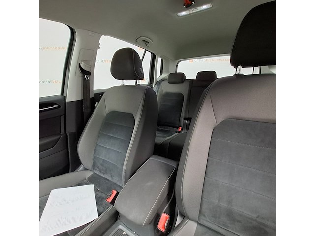 Personenauto, volkswagen, golf sportsvan - afbeelding 39 van  69