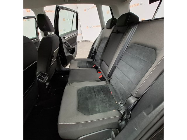 Personenauto, volkswagen, golf sportsvan - afbeelding 40 van  69