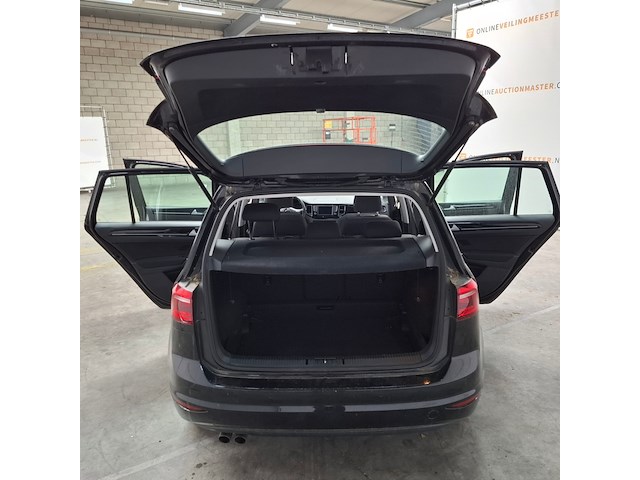 Personenauto, volkswagen, golf sportsvan - afbeelding 42 van  69