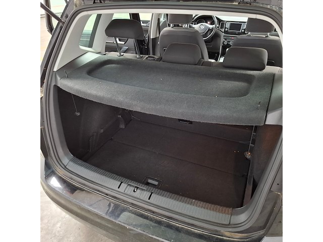Personenauto, volkswagen, golf sportsvan - afbeelding 43 van  69