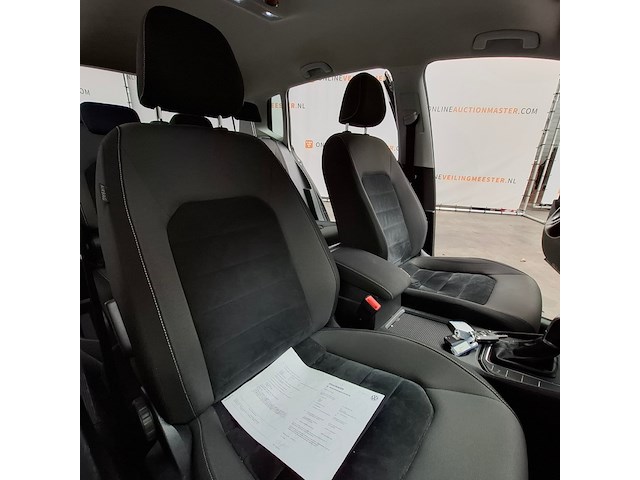 Personenauto, volkswagen, golf sportsvan - afbeelding 48 van  69