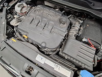 Personenauto, volkswagen, golf sportsvan - afbeelding 53 van  69