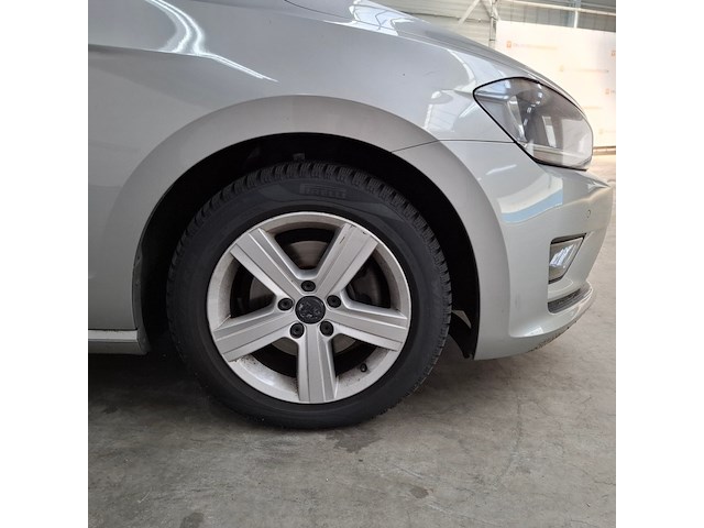 Personenauto, volkswagen, golf sportsvan - afbeelding 9 van  61