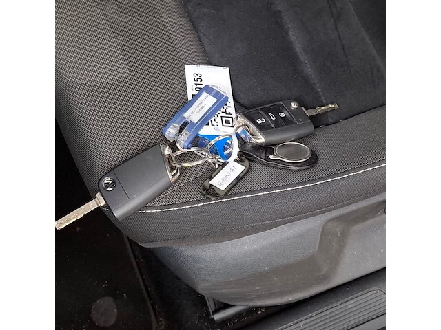 Personenauto, volkswagen, golf sportsvan - afbeelding 20 van  61