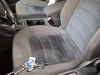 Personenauto, volkswagen, golf sportsvan - afbeelding 21 van  61