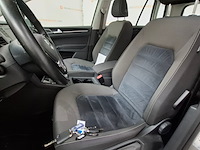 Personenauto, volkswagen, golf sportsvan - afbeelding 22 van  61