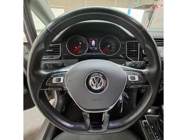 Personenauto, volkswagen, golf sportsvan - afbeelding 24 van  61