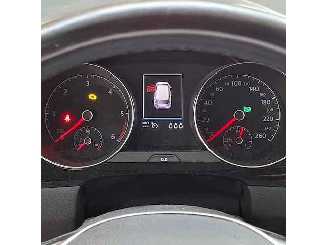 Personenauto, volkswagen, golf sportsvan - afbeelding 25 van  61