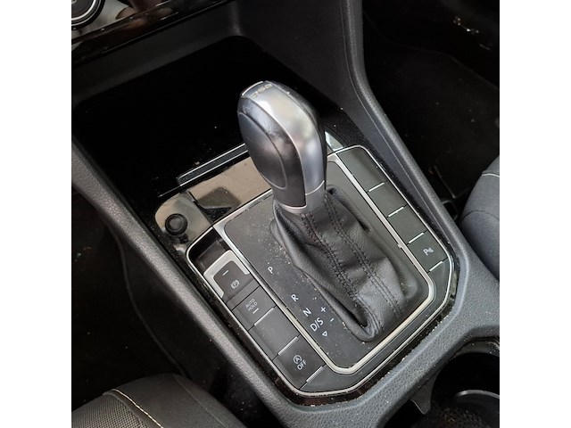 Personenauto, volkswagen, golf sportsvan - afbeelding 28 van  61